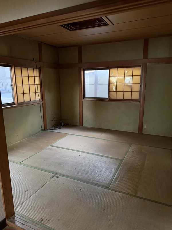 和室の片付け後。畳が見える状態に